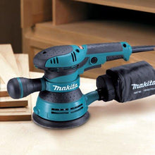 Load image into Gallery viewer, Makita BO5041K 5-Inch Random Orbit Sander Kit